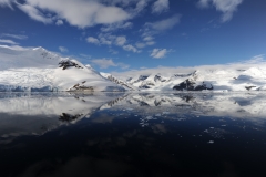 Antarctic-scenery-with-the-Antarctic-waters-like-a-mirror_Erwin-Vermeulen