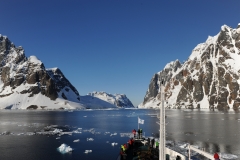 Cruising-through-Antarctic-waters_Siegfried-Woldhek